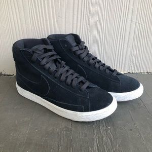 Nike (5Y/7.5W) high top sneakers